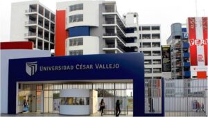 ¿Esta licenciada la Universidad César Vallejo?