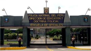 ¿Esta licenciada la Escuela de Oficiales de la Policía Nacional del Perú?